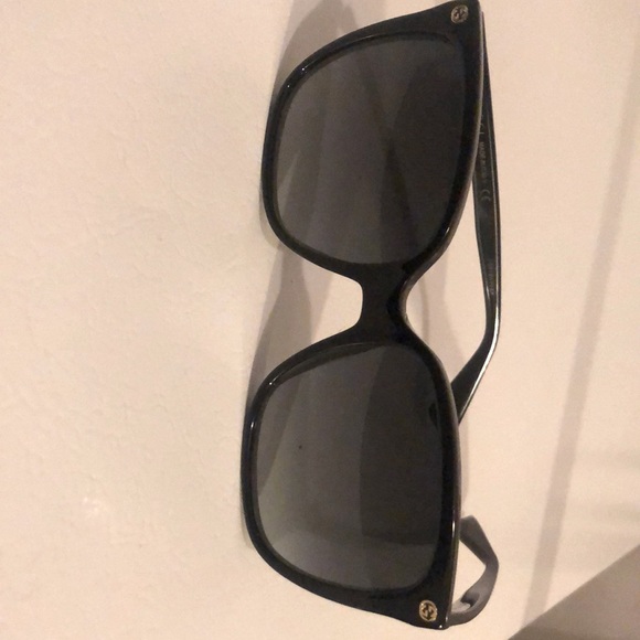 Beautiful oversized Gucci sunnies - Picture 1 of 8